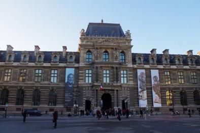 パリ　フランス　ルーブル美術館