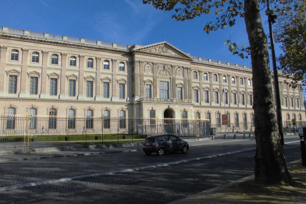 フランス　パリ　ECOLE DU LOUVRE